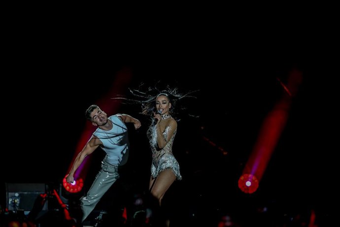 a cantante Chanel actúa durante la XVI edición del festival Los40 Primavera Pop, en el Wizink Center de Madrid, a 1 de abril de 2022, en Madrid (España). Los40 principales dan la bienvenida a la primavera con una nueva edición del festival Los40 Primave