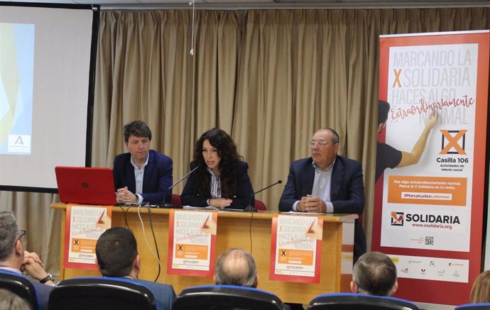 La consejera de Igualdad, Políticas Sociales y Conciliación, Rocío Ruiz, la presentación de la campaña de la 'X Solidaria' de la declaración de la renta en Huelva.