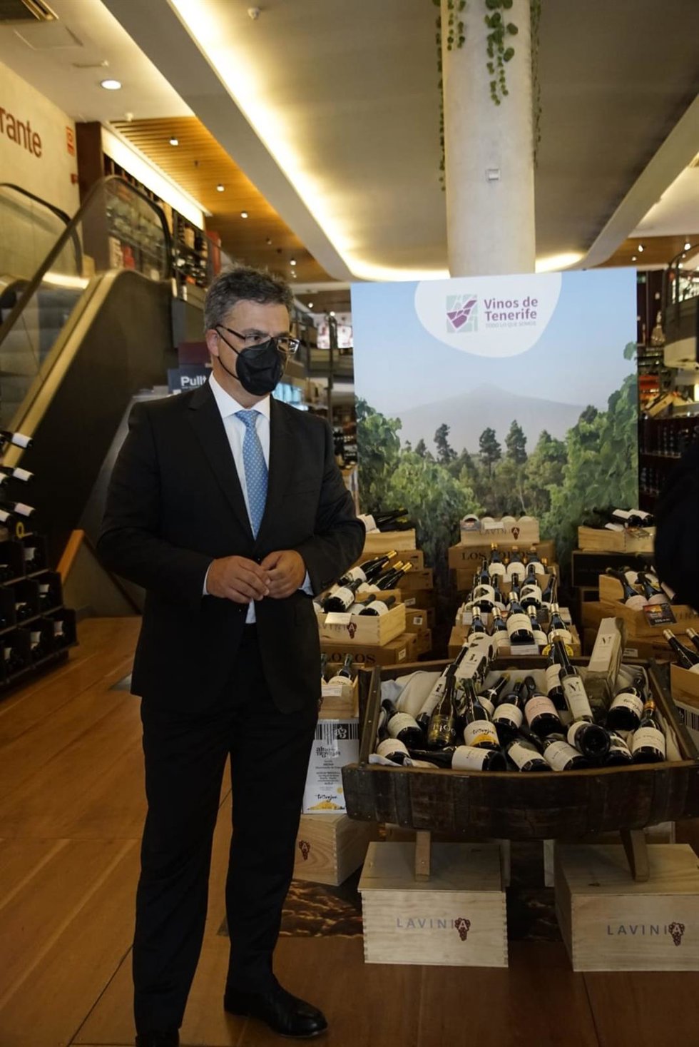 El consejero de Agricultura, Ganadería y Pesca del Cabildo de Tenerife, Javier Parrilla, en la presentación de la campaña de promoción de 14 vinos de la isla en Madrid