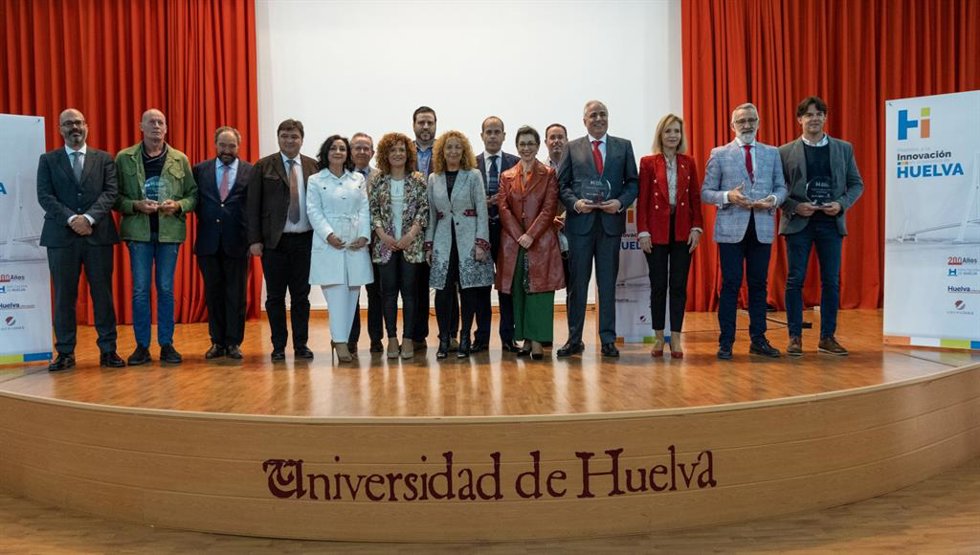 El salón de actos de la Facultad de Derecho de la Universidad de Huelva ha acogido este jueves la entrega de premios a la Innovación en la Provincia de Huelva que entregan Huelva Información y la Diputación.