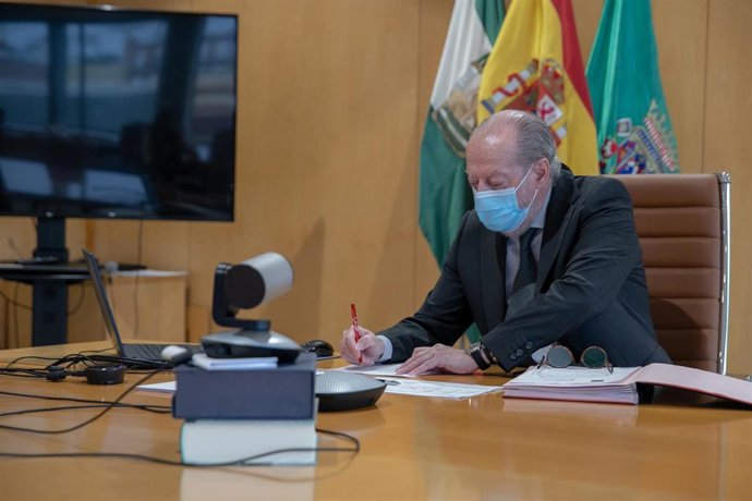 Archivo - Imagen de archivo del presidente de la Diputación de Sevilla, Fernando Rodríguez Villalobos.