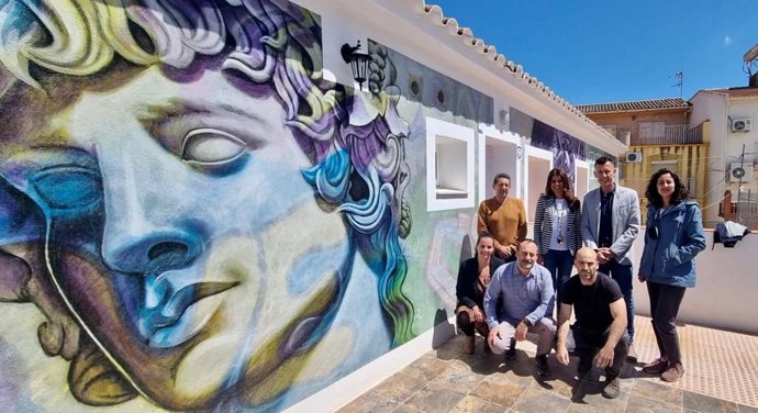 La delegada territorial de Turismo de la Junta en Málaga, Nuria Rodríguez, visita Cuevas de San Marcos.