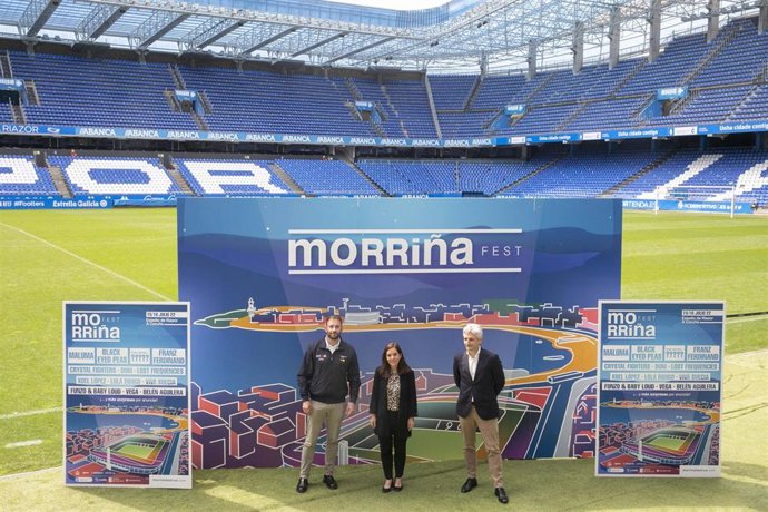 La alcadesa de A Coruña, Inés Rey, ha presentado este jueves en el estadio de Riazor el 'Morriña Festival', acompañada por el delegado territorial de la Xunta en A Coruña, Gonzalo Trenor, y el codirector del evento, Álvaro Yáñez
