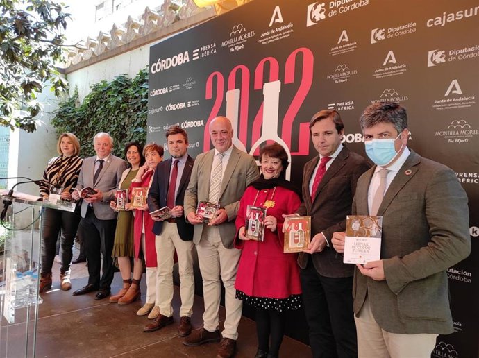 Autoridades en la presentación de la 'Guía de los Vinos de Córdoba 2022'.