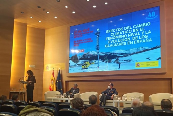 La directora general de la Oficina Española de Cambio Climático, Valvanera Ulargui, conmemora el 40 aniversario del Programa de Evaluación de Recursos Hísricos por Innivación en España (EHRIN).