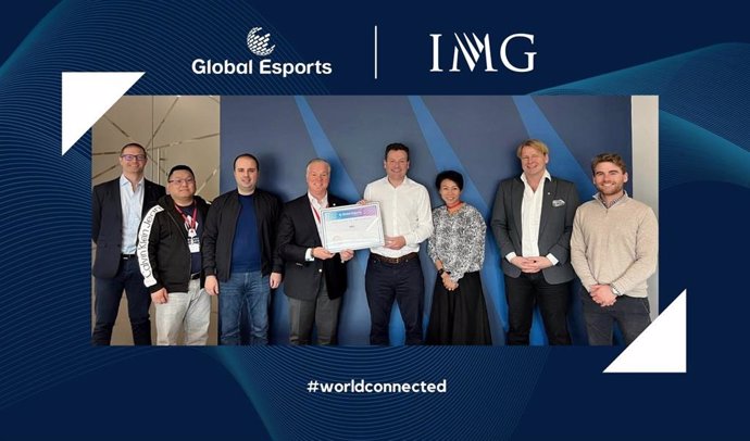 The Global Esports Federation presents a Certificate of Partnership to IMG in London. L-R: Ciaran Bone, VP, Channels & Content, IMG; Kelvin Tan, GEF Director of Esports; Rustam Aghasiyev, GEF Director of Global Events; Paul J. Foster, GEF CEO, Richard W
