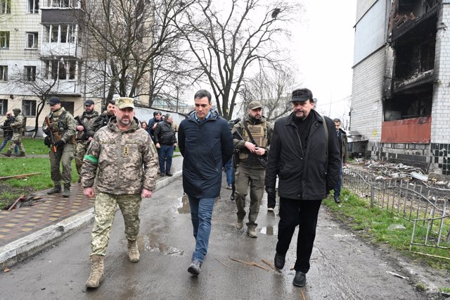 El presidente del Gobierno, Pedro Sánchez, visita la ciudad de Borodyanka antes de reunirse con el presidente de Ucrania