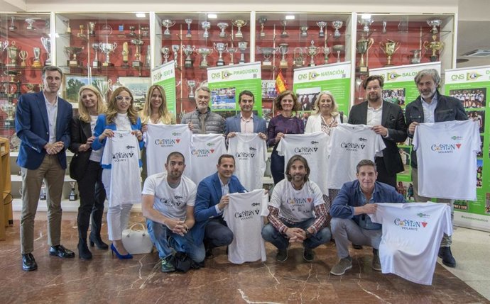 Presentación de los tres retos deportivos del proyecto Capitán Volante, en las instalaciones del club sevillano.