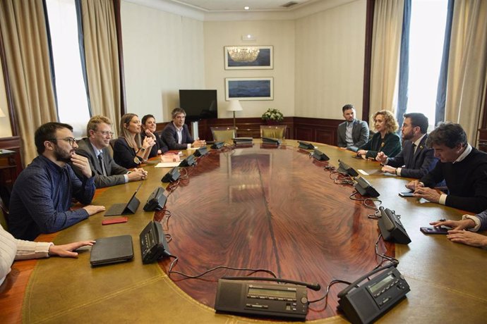 La portavoz de EH Bildu en el Congreso, Mertxe Aizpurua, en la reunión con el president de la Generalitat, Pere Aragons 