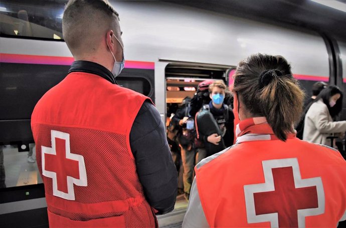 Archivo - Ucrania.- Intentan llevarse a dos refugiadas ucranianas en Valencia simulando ser personal de Cruz Roja por teléfono