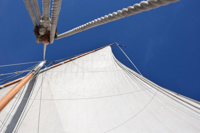 Foto de una vela latina, declarada Bien de Interés Cultural Inmaterial por el Consell de Mallorca.