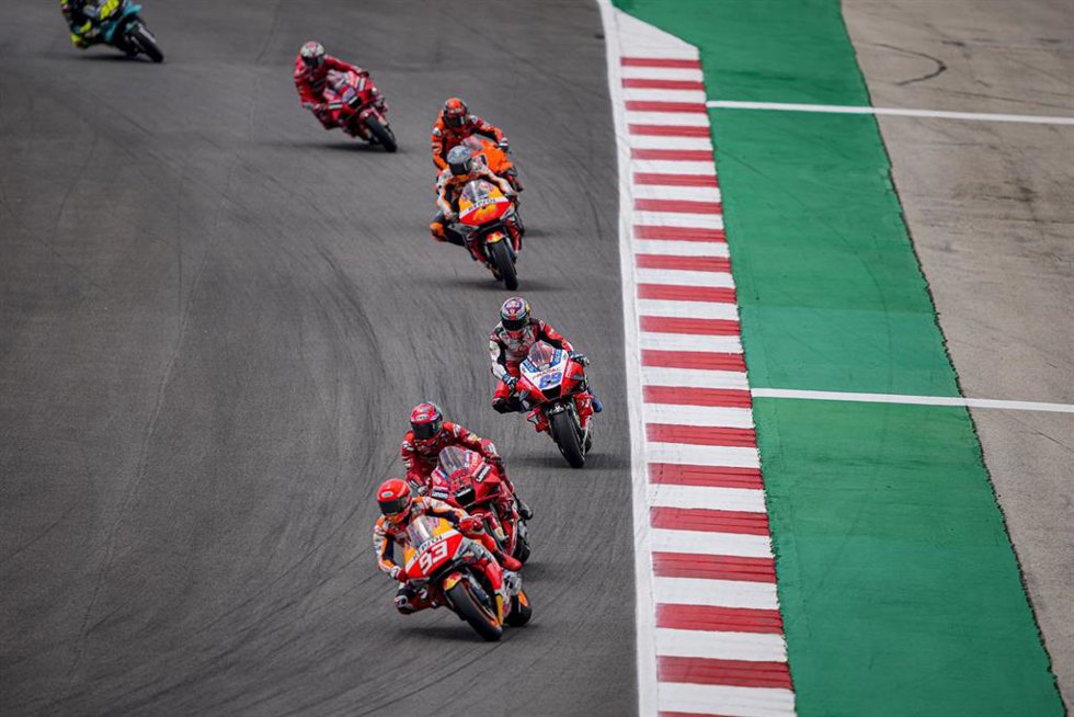 Archivo - Marc Márquez por delante de Francesco Bagnaia y Jorge Martín en el Gran Premio de Portugal 2021