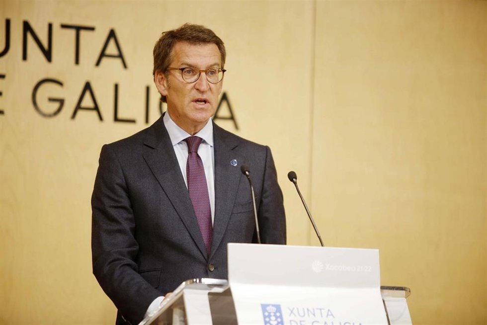 El presidente de la Xunta, Alberto Núñez Feijóo, en rueda de prensa tras la reunión del Consello de la Xunta en Vigo, el 21 de abril de 2022.