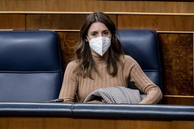 La ministra de Igualdad, Irene Montero, en una sesión plenaria, en el Congreso de los Diputados