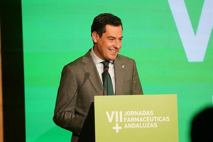 Juanma Moreno, durante su intervención en la clausura de las VII Jornadas Farmacéuticas Andaluzas