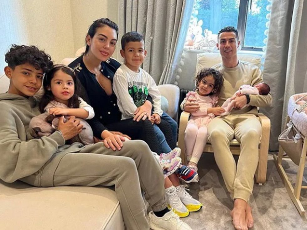 Georgina Rodríguez y su bebé recién nacida ya están en casa con el resto de la familia