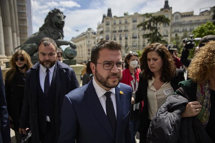 El presidente de la Generalitat de Cataluña, Pere Aragons, a su salida de una reunión en el Congreso de los Diputados, a 21 de abril de 2022, en Madrid (España). El presidente de la Generalitat, ha visitado el Congreso de los Diputados para reunirse co