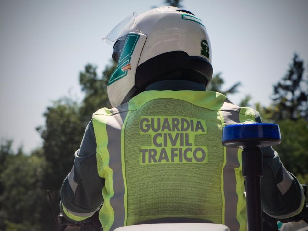 Archivo - Agente de Tráfico de la Guardia Civil, en foto de archivo.