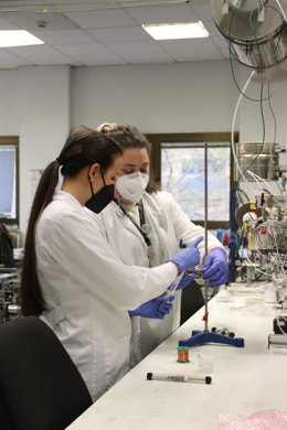 Sonia Remiro Buenamañana y María I. Valls Esteve, en el ITQ.