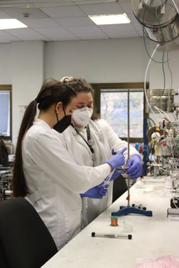 Sonia Remiro Buenamañana y María I. Valls Esteve, en el ITQ.