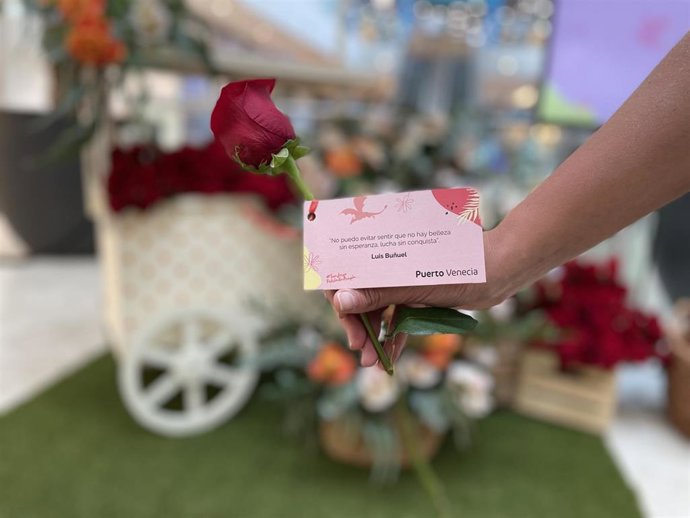 Puerto Venecia se suma a la celebración de San Jorge, Día del Libro, con un homenaje a autores aragoneses.