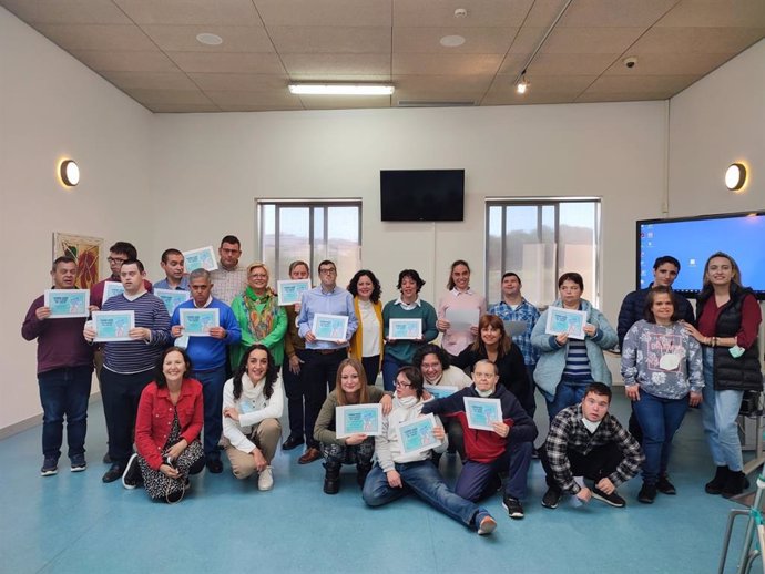 Imagen de ganadores y participantes del certamen local de Tik Tok 'Alcalá de Guadaíra, Rodando por la Igualdad'.