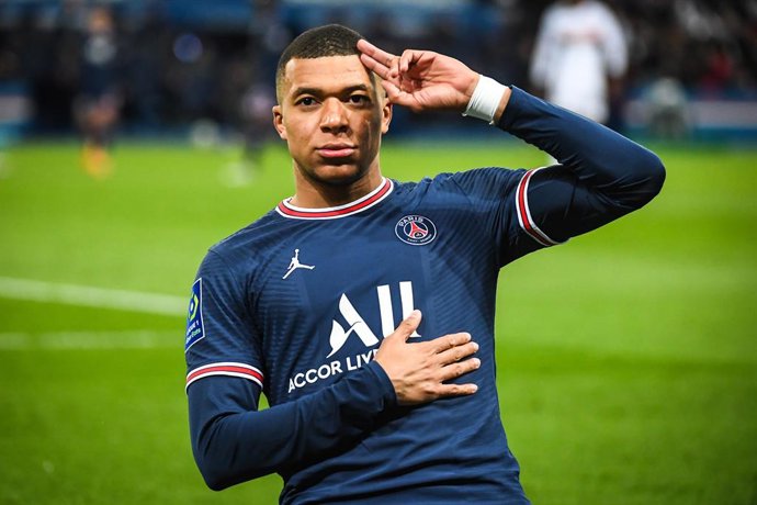 03 April 2022, France, Paris: Paris Saint-Germain's Kylian Mbappe celebrates scoring his side's second goal during the French Ligue 1 soccer match between Paris Saint-Germain (PSG) and FC Lorient at Parc des Princes stadium. Photo: Matthieu Mirville/ZUM