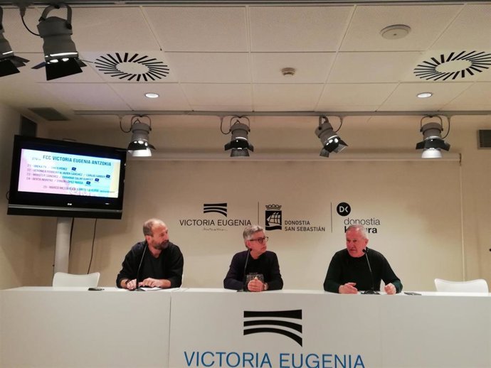 El responsable de comunicación Patxi Berradre, el director del Festival de Jazz de San Sebastián, Miguel Martín, , y el miembro de Oreka TX Mixel Ducau