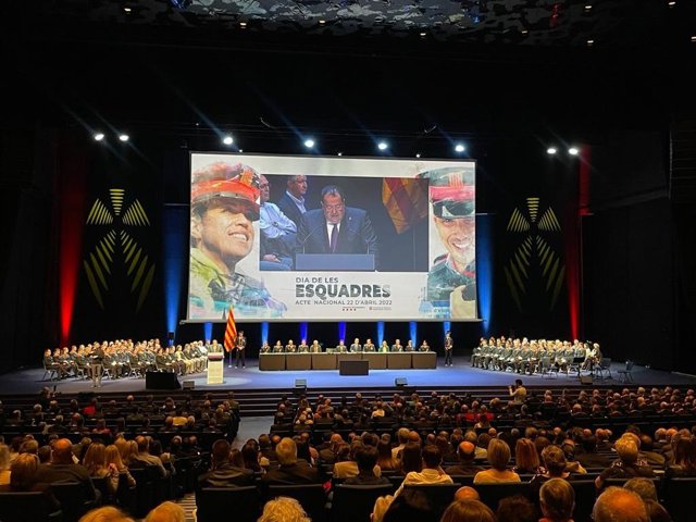 El conseller de Interior, Joan Ignasi Elena, durante su intervención en el dia de les Esquadres