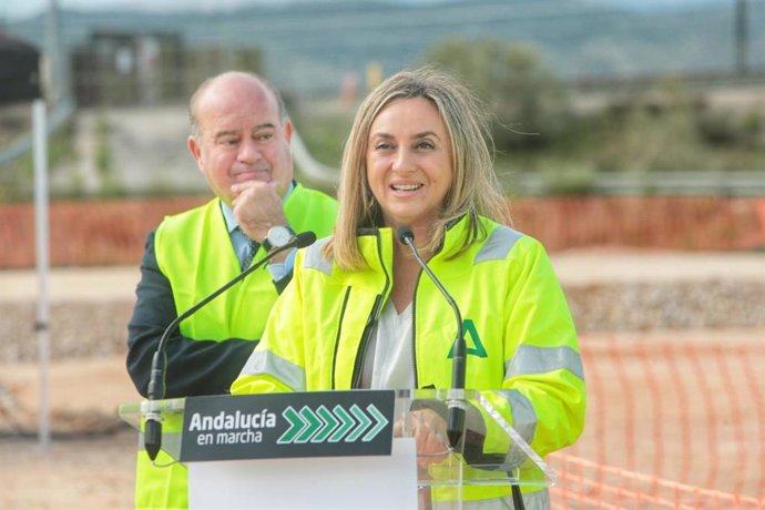 La consejera de Fomento , Infraestructuras y Ordenación del Territorio, Marifrán Carazo, en rueda de prensa en Antequera, donde ha puesto la primera piedra de la subestación eléctrica del Puerto Seco y que estará operativa en 2023