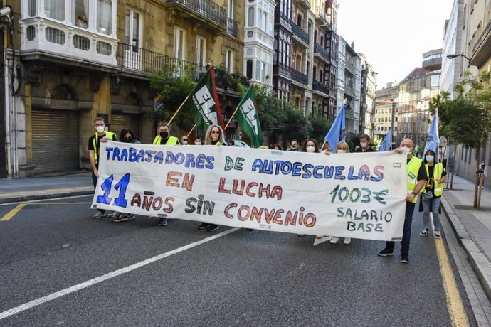 Manifestación de trabajadores de autoescuelas Bizkaia