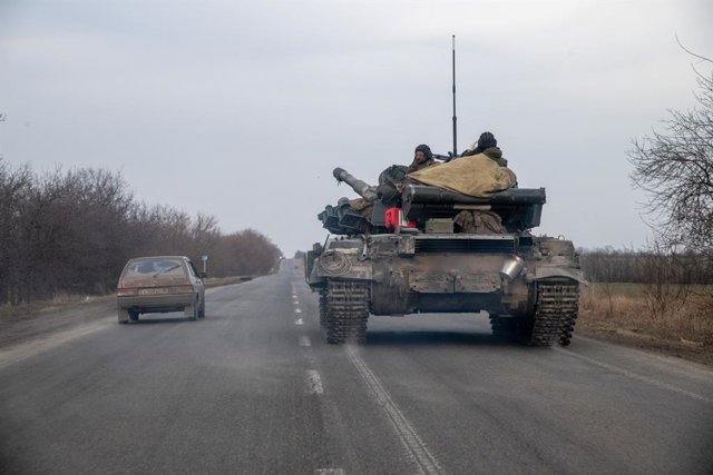 Un carro de combat de l'exèrcit rus als voltants de Mariúpol