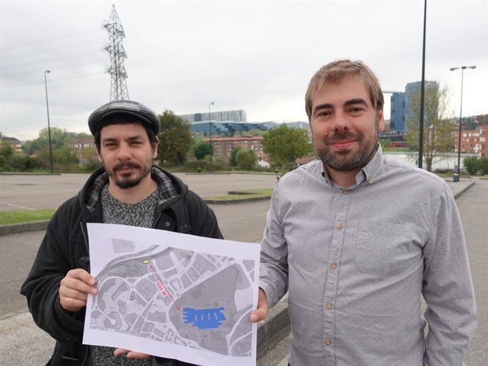 El concejal de Somos Oviedo, Ignacio del Páramo y el diputado regional de Podemos, Daniel Ripa.