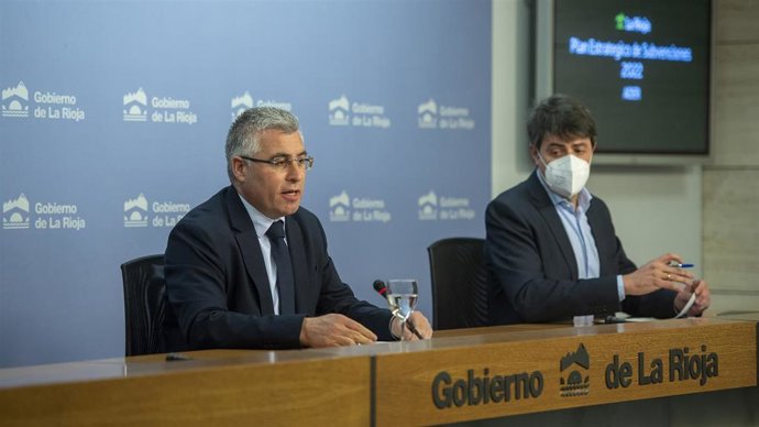 El consejero de Desarrollo Autonómico, José Ángel Lacalzada, y el gerente de la ADER, Luis Alonso