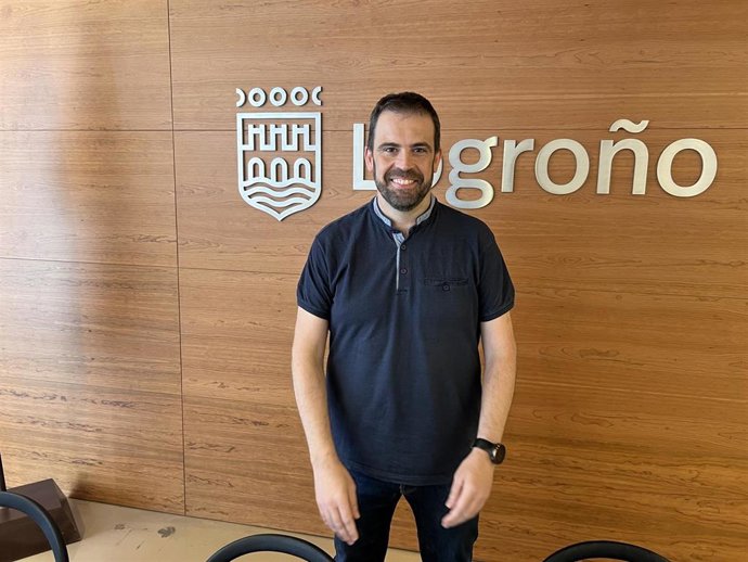 El portavoz del Grupo Municipal Socialista, Iván Reinares, en comparecencia de prensa