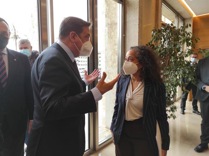 El ministro Luis Planas y la embajadora de EEUU en España y Andorra, Julissa Reynoso.