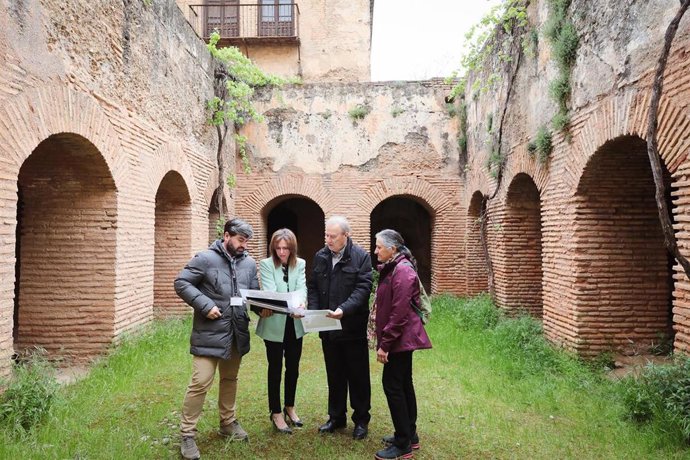 Visita al baluarte de la Puerta del Arrabal, en la Alhambra.