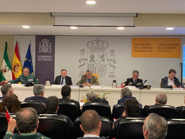 Toscano preside la reunión de los responsables de las fuerzas y cuerpos de seguridad para abordar el dispositivo de la final de la Copa del Rey de fútbol.