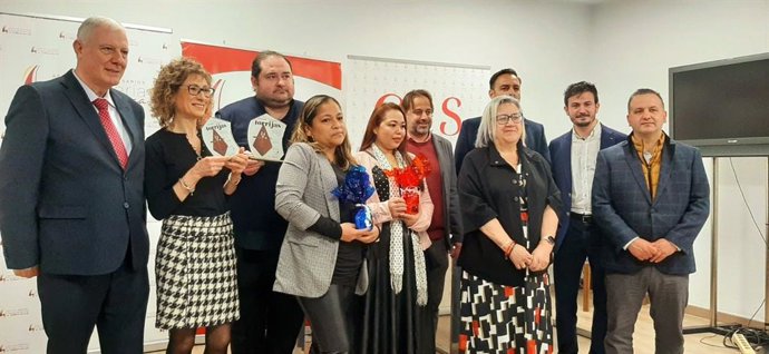 Ganadores del V Concurso de Torrijas de Salamanca junto a autoridades locales en la entrega de los premios.