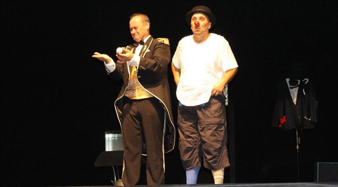 MAgia y Olé, espectáculo que podrá verse dentro del programa 'Teatro infantil...En tu zona' del Ayuntamiento de Málaga