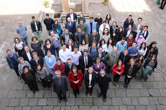 Foto conjunta con los ganadores dels Premis Sant Jordi 2022 del Institut d'Estudis Catalans (IEC) con el escultor Jaume Plensa, que ha recibido el Premi Prat de la Riba por promover la cultura catalana a través de su obra