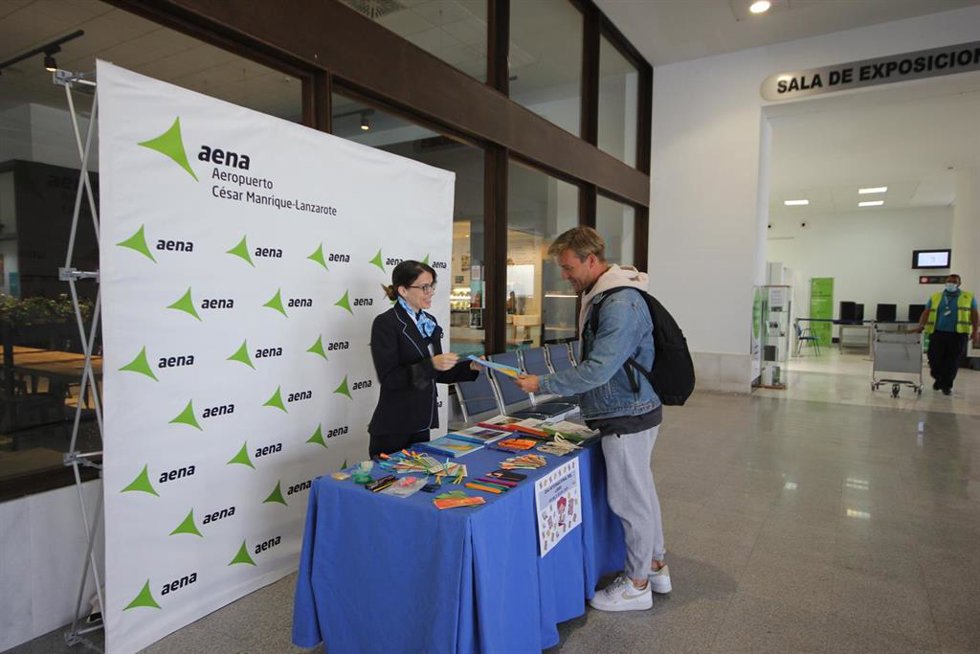 El Aeropuerto César Manrique-Lanzarote instala un punto de intercambio de libros gratuito