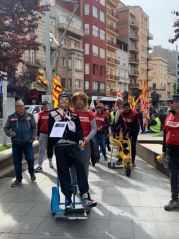 Trabajadores de Autobusos de Lleida en la plaza Ricard Vinyes.