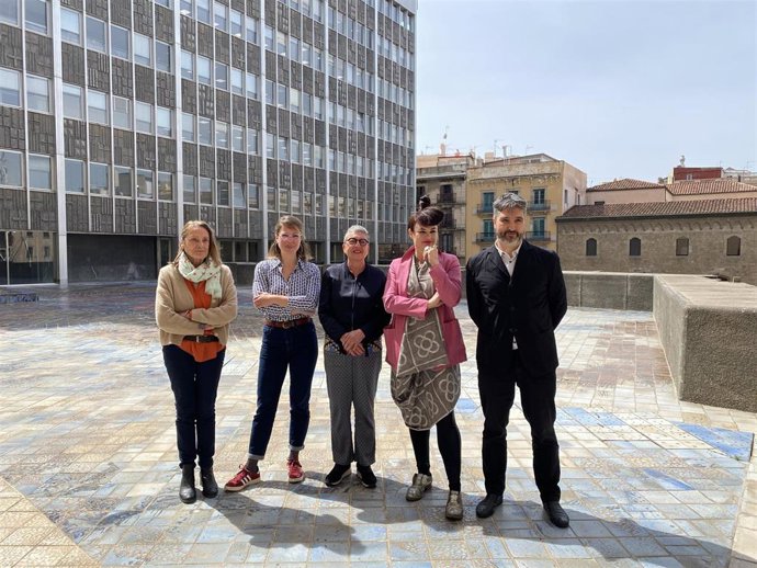 La arquitecta Beth Galí, la teniente de alcalde Janet Sanz, la decana del COAC Assumpció Puig, la arquitecta Eva Franch, y el investigador José Luis de Vicente