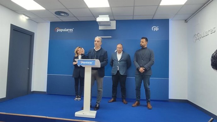 Elías Bendodo, en una rueda de prensa en Oviedo