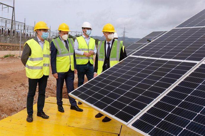 Representantes de Endesa y el Govern han visitado la instalación.