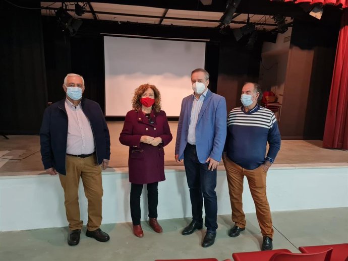 El delegado territorial de Administración Local durante una visita en Santa Fe de Mondújar (Almería).