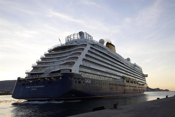 Primer crucero de la temporada 2022 en el Puerto de Motril (Granada).