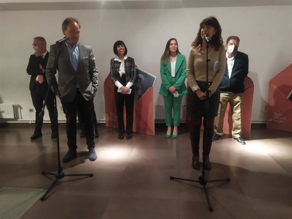 Presentación de 'Bajo la Pluma de Mujer' en La Casa de Revilla.