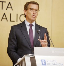 El líder del PP, Alberto Núñez Feijóo, interviene ante los medios de comunicación tras una reunión del Consello de la Xunta en la delegación territorial, a 21 de abril de 2022, en Vigo, Pontevedra, Galicia (España).